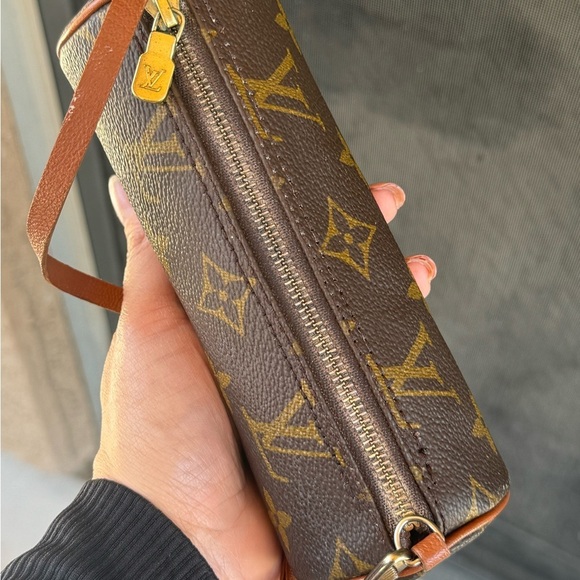 Authentic Louis Vuitton Papillon 30 with Companion - Picture 6 of 15
